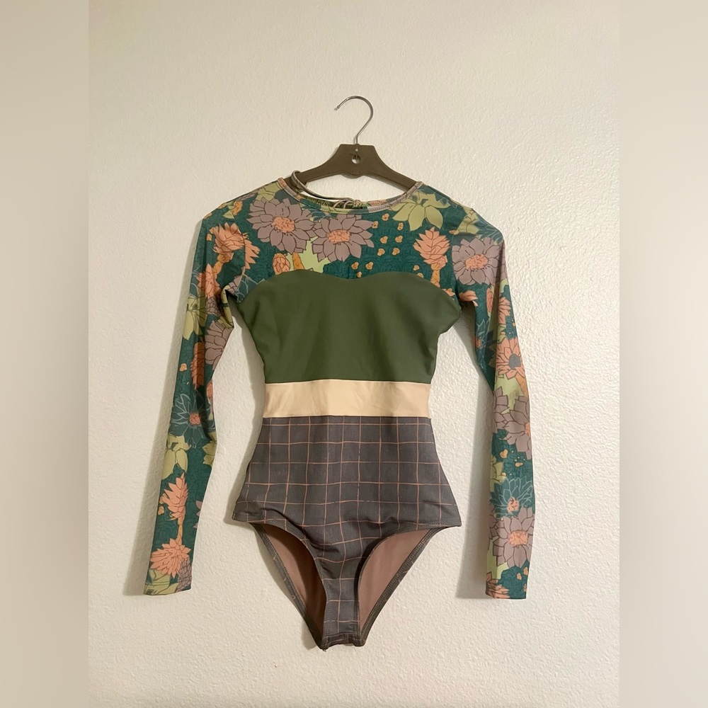 Like New Seea Hermosa in Mirage size Small